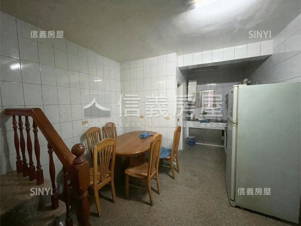 近輕軌小資美巷透房屋室內格局與周邊環境