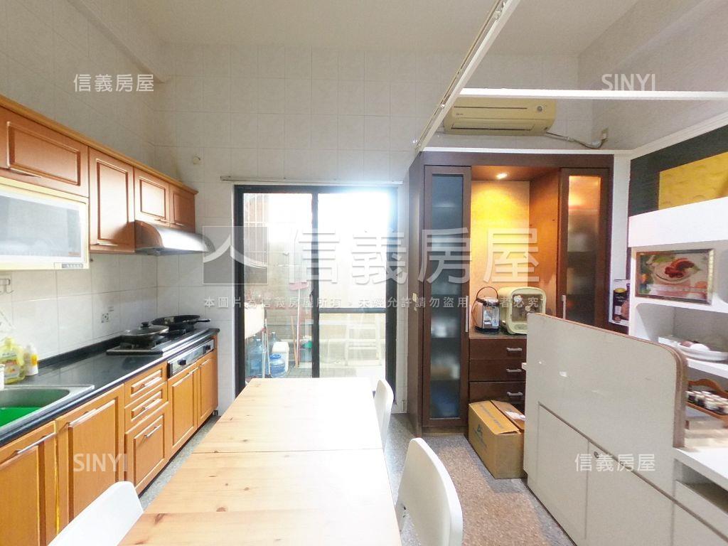 近全聯邊間大空間美透店房屋室內格局與周邊環境