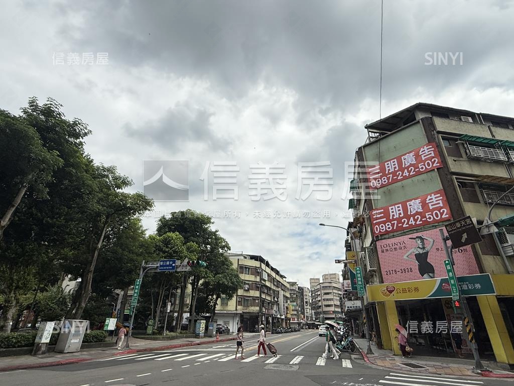 信義行政中心收租金雞母房屋室內格局與周邊環境