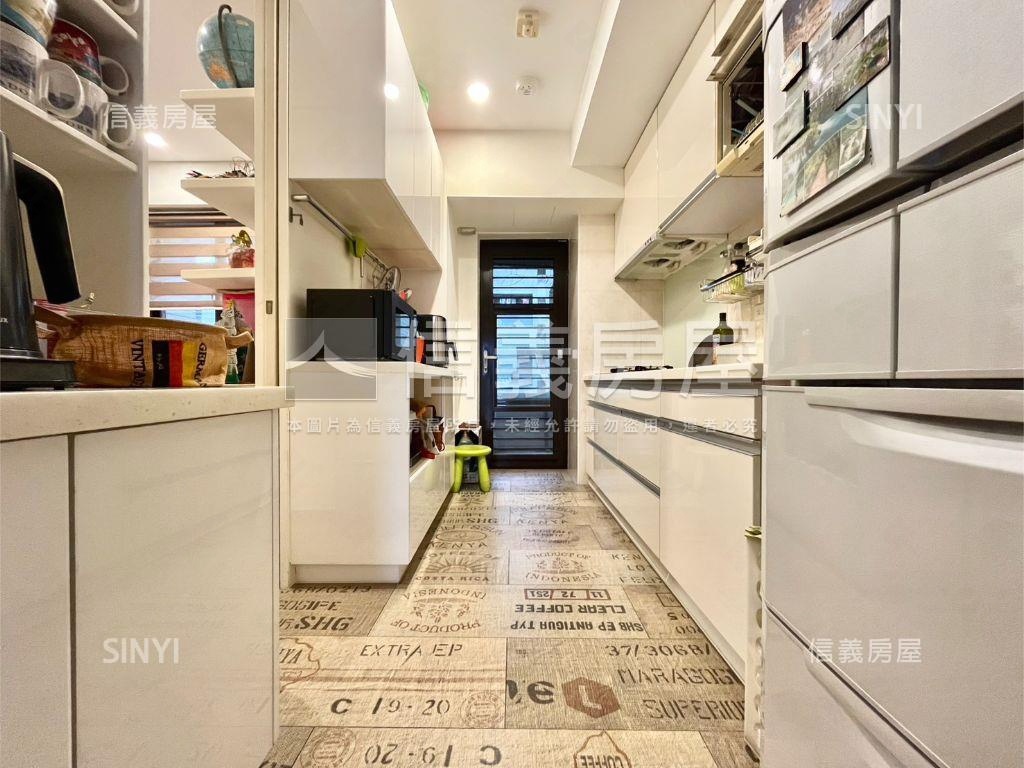 大同世界尊爵不凡山景三房房屋室內格局與周邊環境