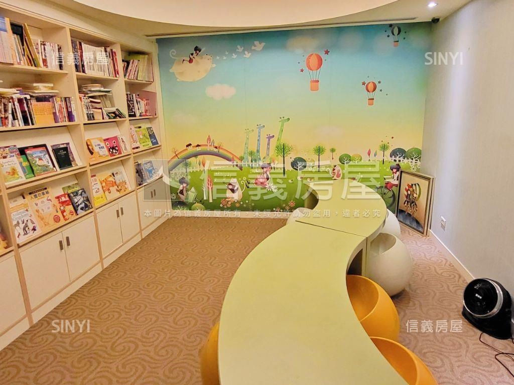 大同世界尊爵不凡山景三房房屋室內格局與周邊環境