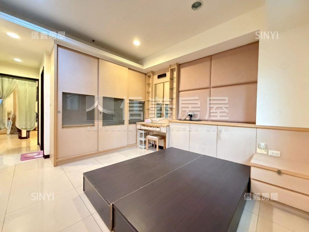 凡爾賽次頂樓三房極致美屋房屋室內格局與周邊環境