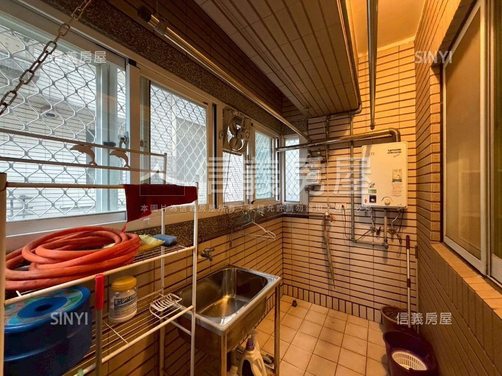 凡爾賽次頂樓三房極致美屋房屋室內格局與周邊環境