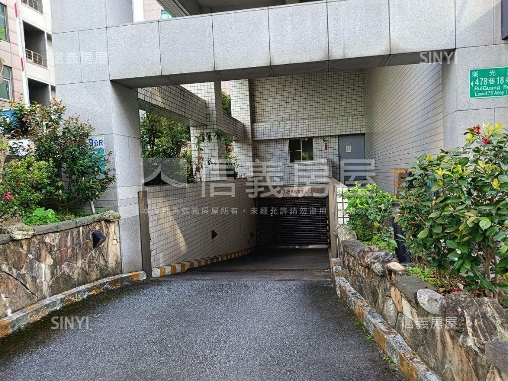 Ａ級挑高店面廠辦房屋室內格局與周邊環境