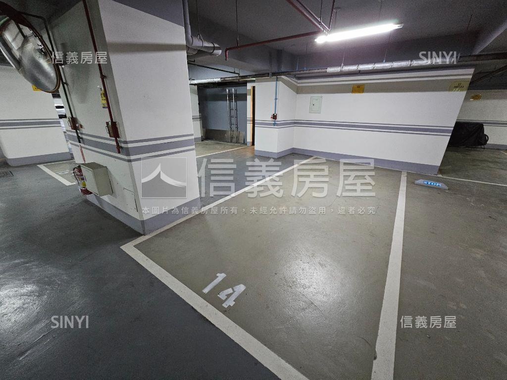 汐止１０１寬敞坡平車位房屋室內格局與周邊環境