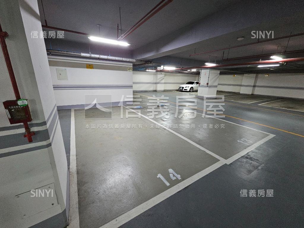 汐止１０１寬敞坡平車位房屋室內格局與周邊環境