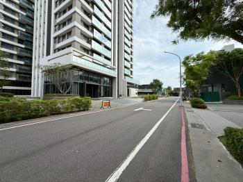 新匯灣路面潛力金店