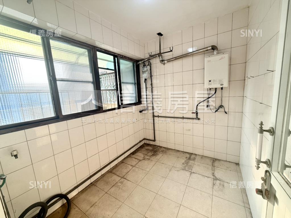 愛河畔高樓採光大四房房屋室內格局與周邊環境