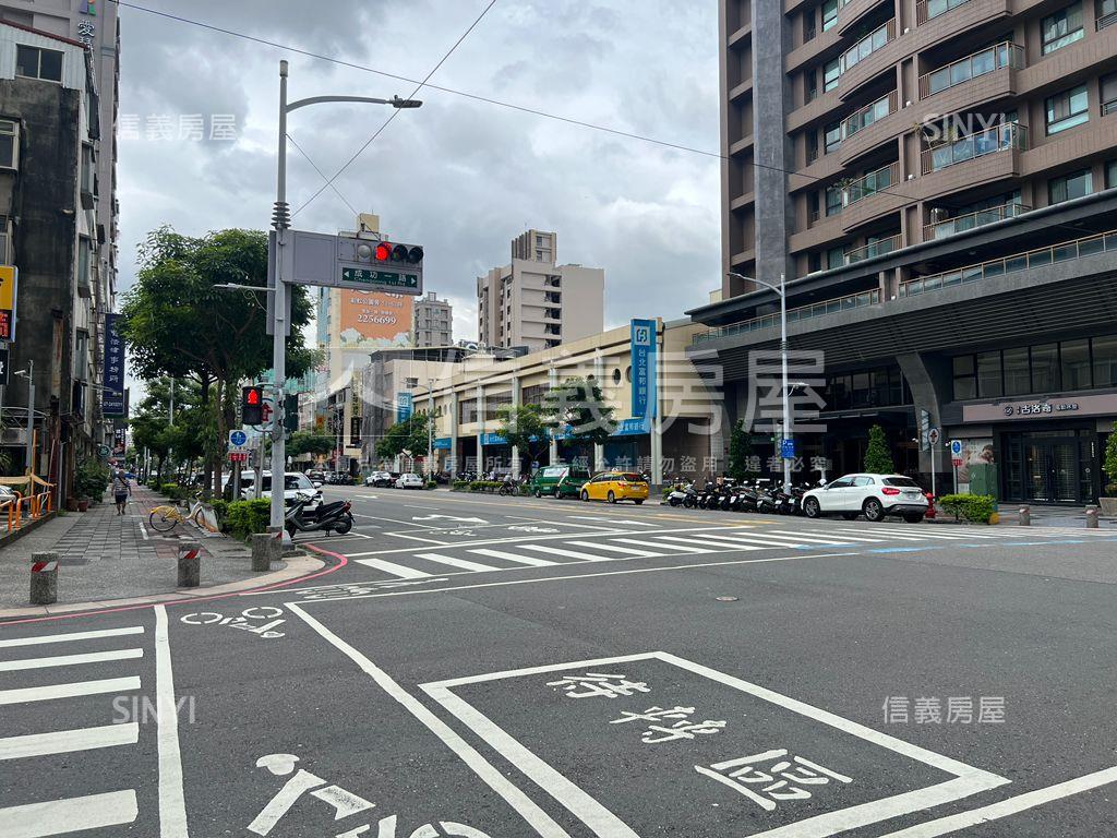 愛河畔高樓採光大四房房屋室內格局與周邊環境