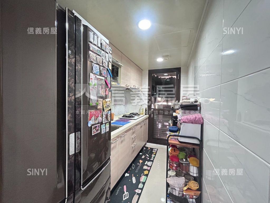 近德芳南路２房高樓御邸房屋室內格局與周邊環境