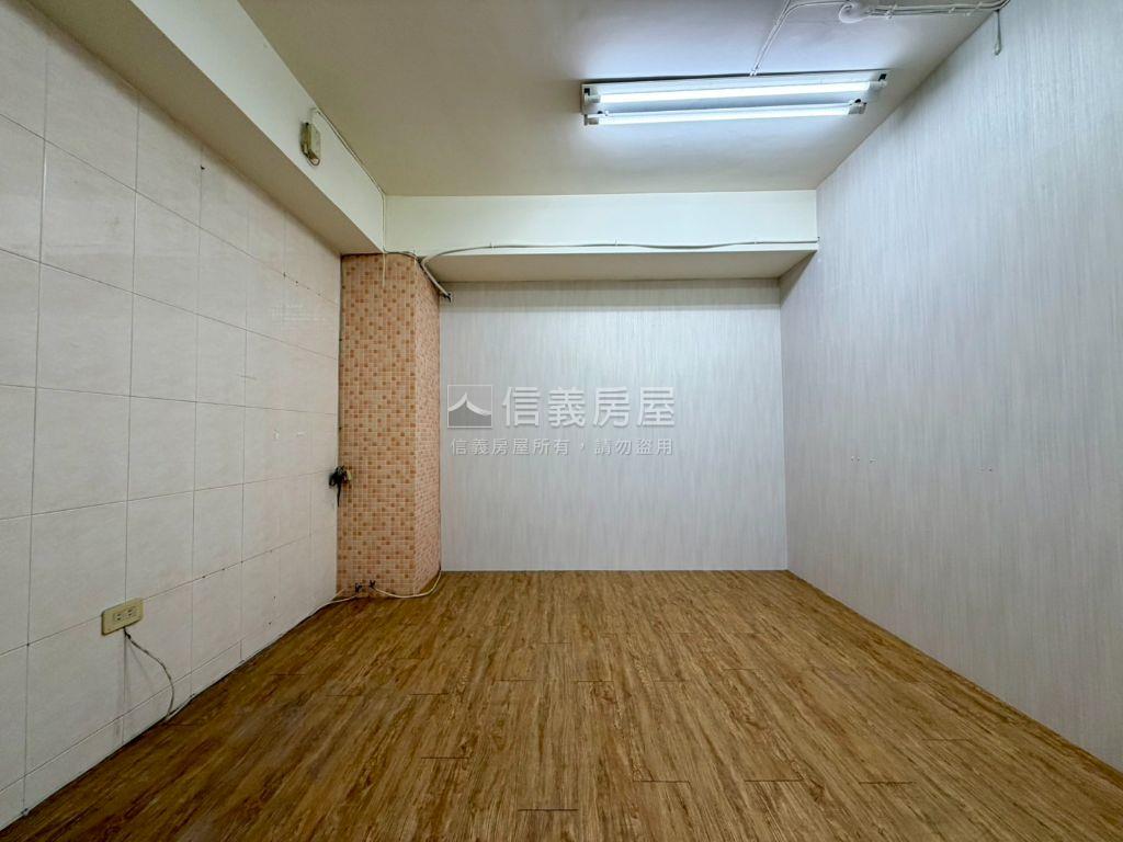 崇明路挑高黃金店面房屋室內格局與周邊環境
