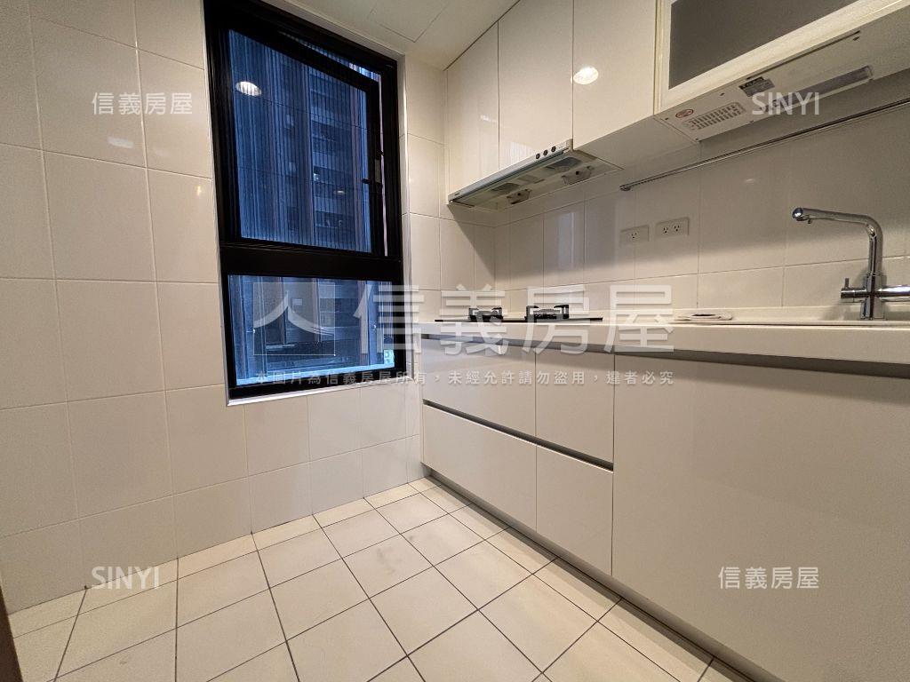 海洋都心二房車位房屋室內格局與周邊環境