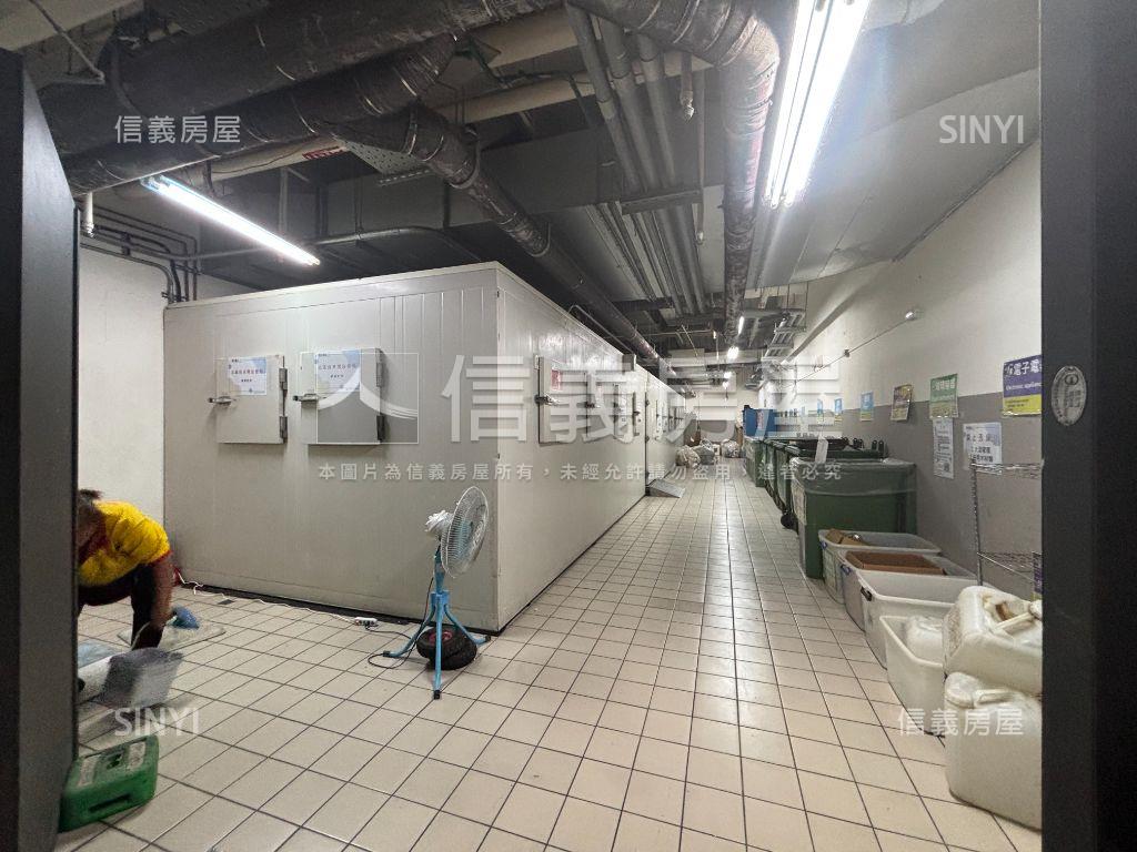 海洋都心二房車位房屋室內格局與周邊環境