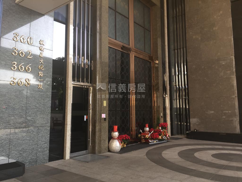 新巨蛋稀有大車位出售房屋室內格局與周邊環境