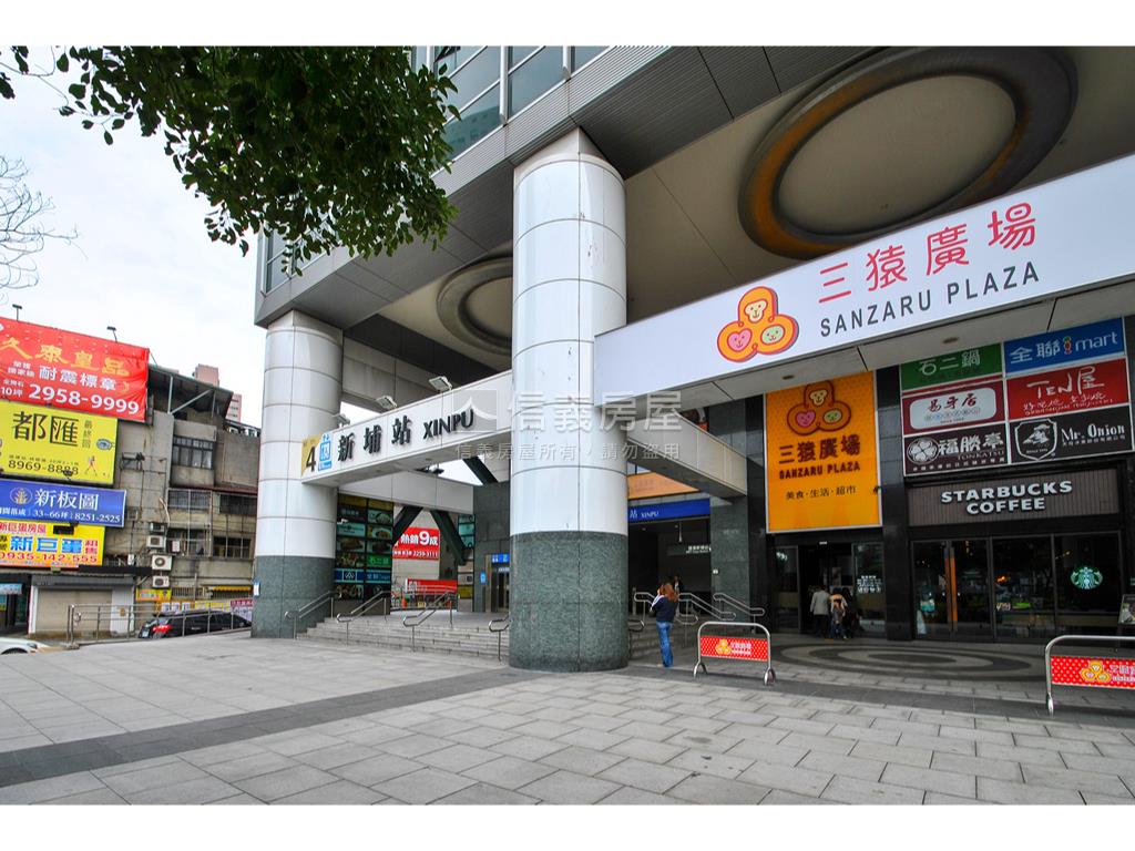 新巨蛋稀有大車位出售房屋室內格局與周邊環境