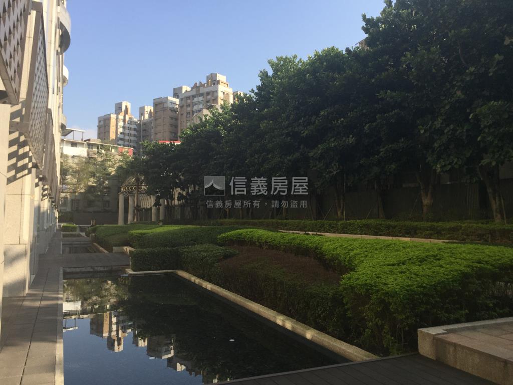 新巨蛋稀有大車位出售房屋室內格局與周邊環境