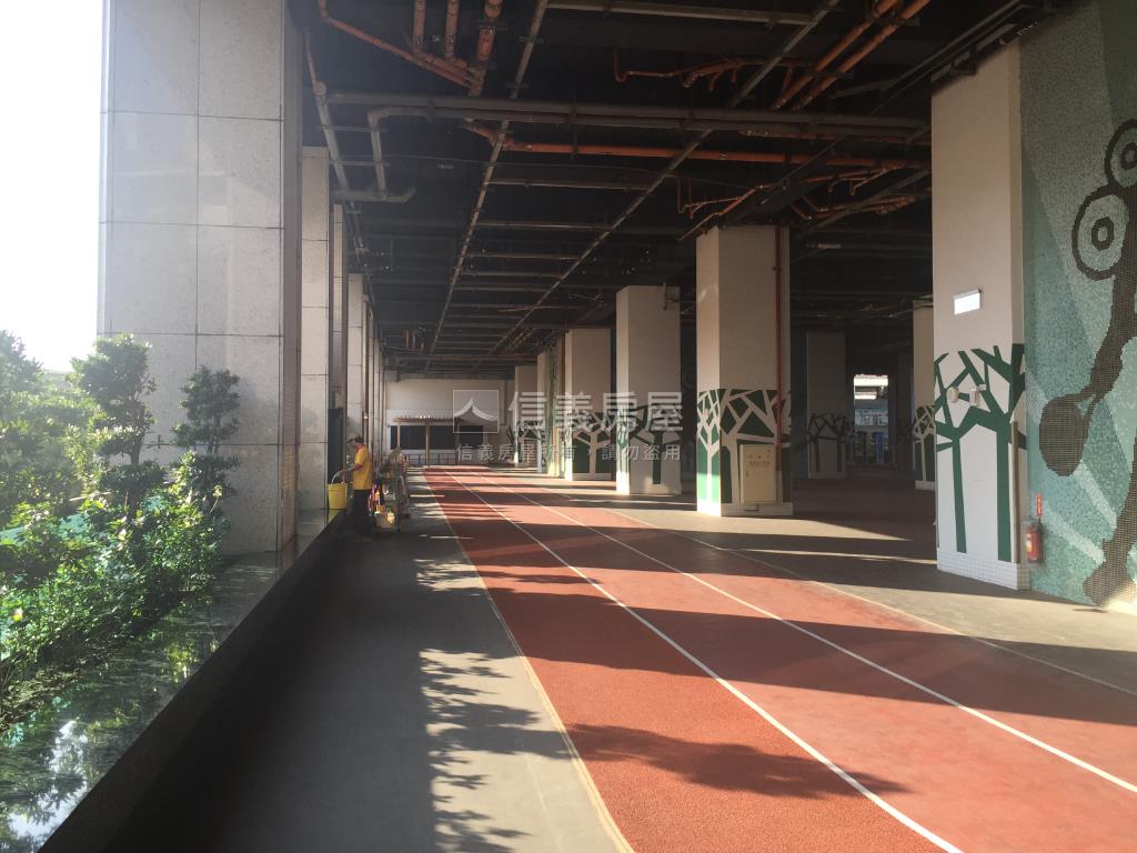 新巨蛋稀有大車位出售房屋室內格局與周邊環境