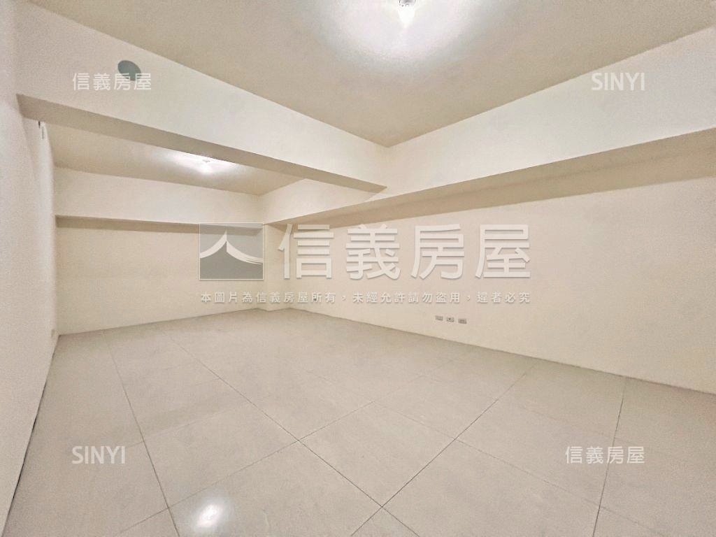 明水新創朝東店面１０９坪房屋室內格局與周邊環境