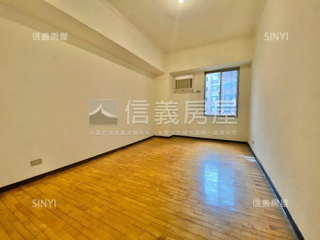 汐萬凱旋４房車位房屋室內格局與周邊環境