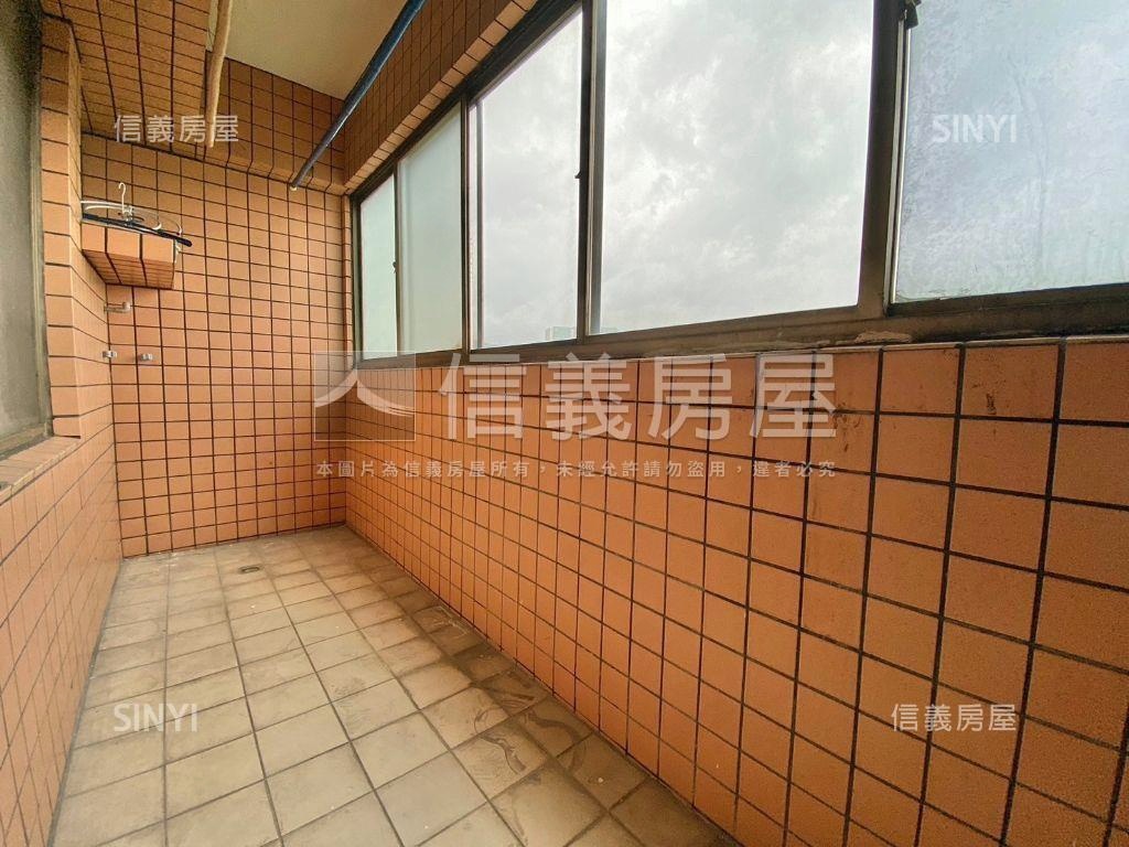 汐萬凱旋４房車位房屋室內格局與周邊環境