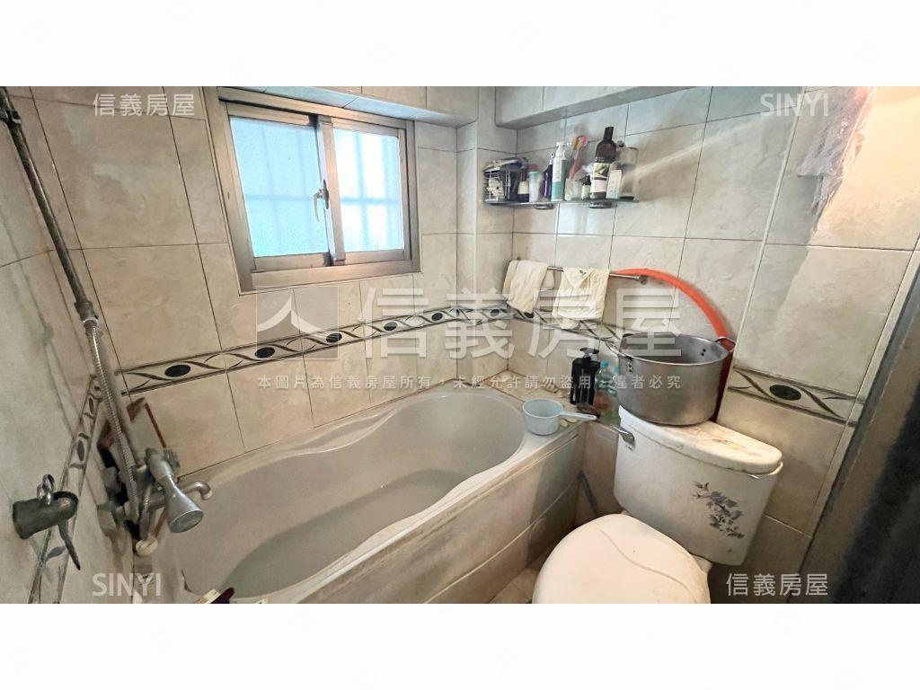 正街三面採光角窗透店房屋室內格局與周邊環境