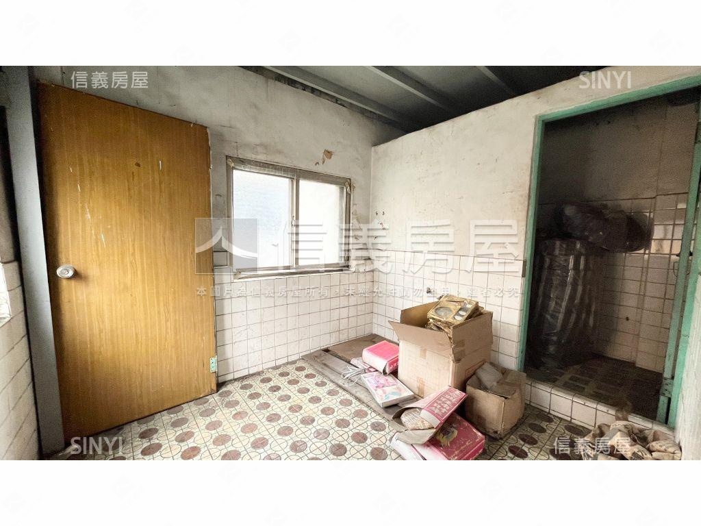 正街三面採光角窗透店房屋室內格局與周邊環境