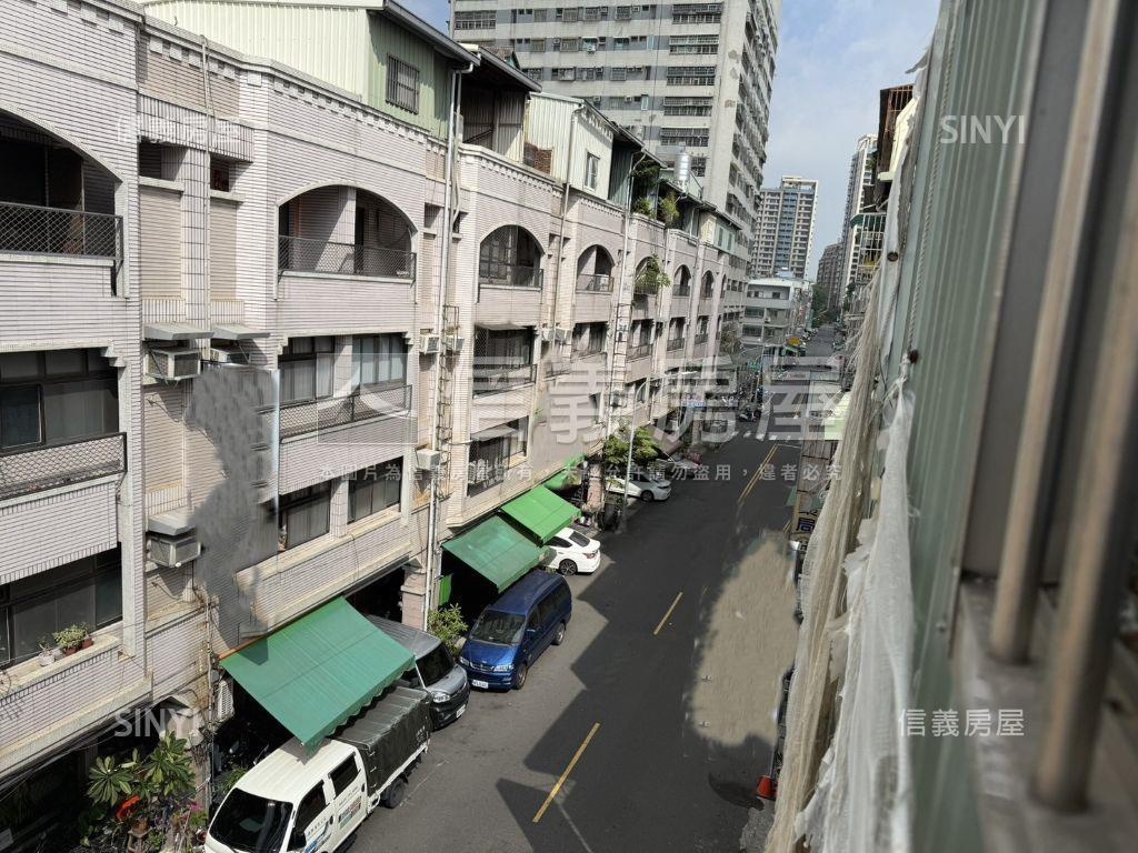 正街三面採光角窗透店房屋室內格局與周邊環境