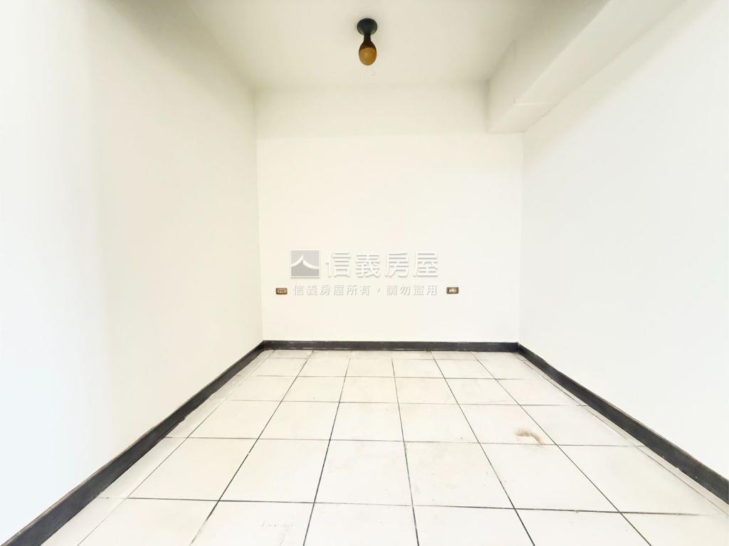 單坪約１８萬學區美宅房屋室內格局與周邊環境