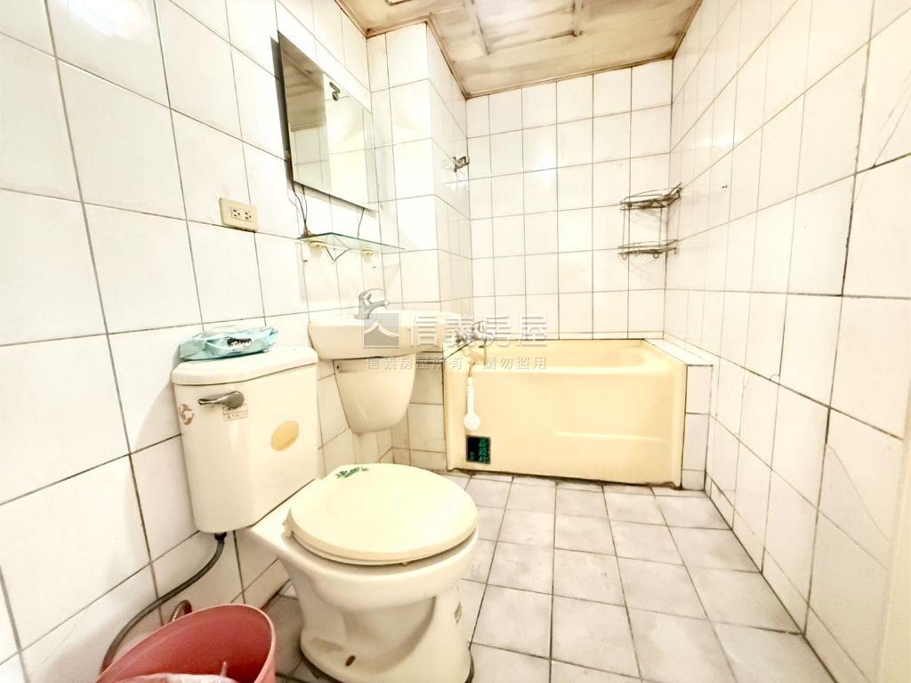 單坪約１８萬學區美宅房屋室內格局與周邊環境