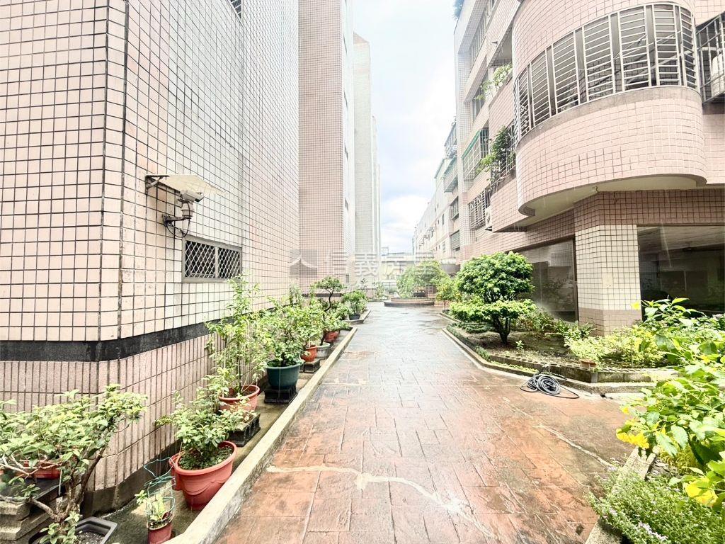 單坪約１８萬學區美宅房屋室內格局與周邊環境