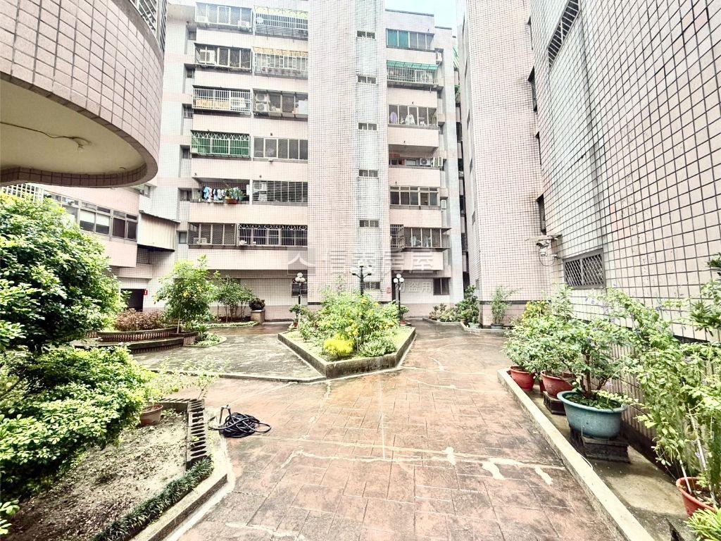 單坪約１８萬學區美宅房屋室內格局與周邊環境