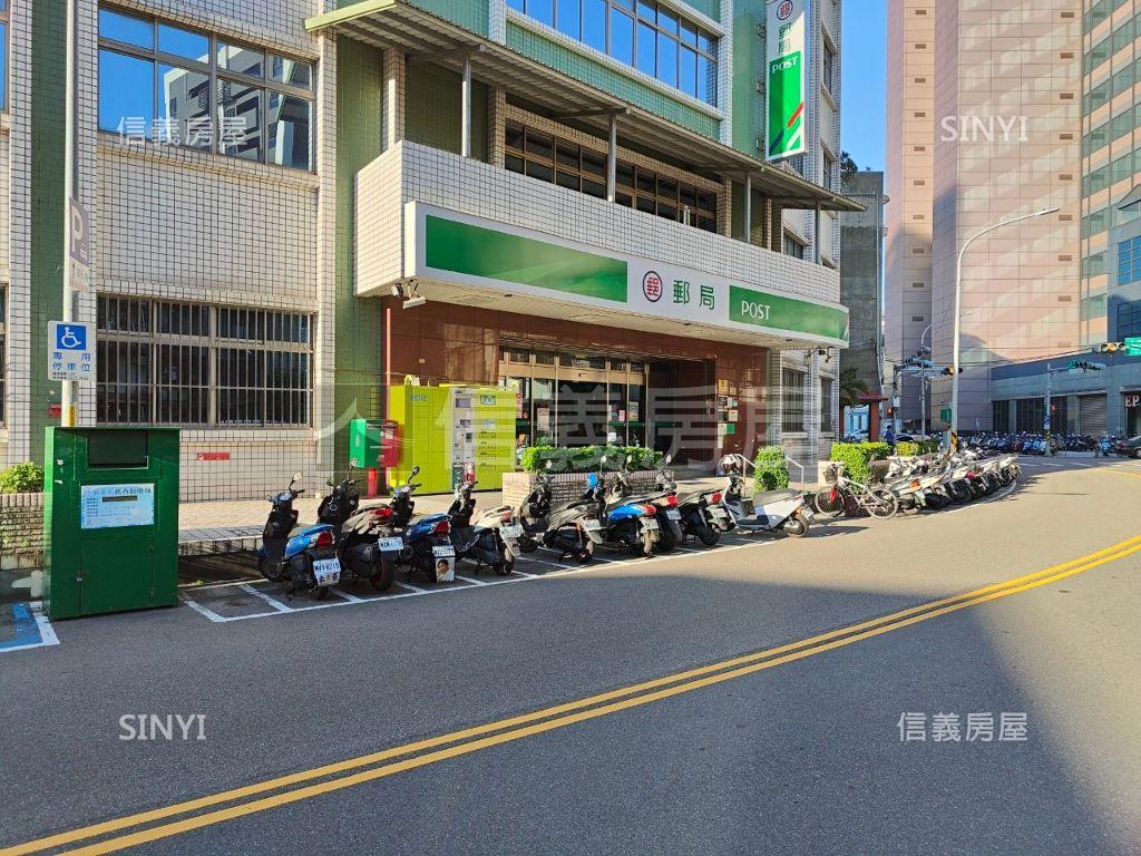 陽台未獨立標示臨馬路三樓房屋室內格局與周邊環境