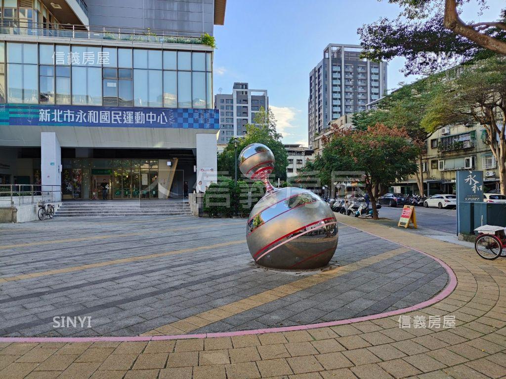 陽台未獨立標示臨馬路三樓房屋室內格局與周邊環境