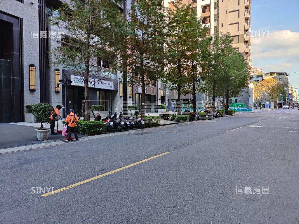 陽台未獨立標示臨馬路三樓房屋室內格局與周邊環境