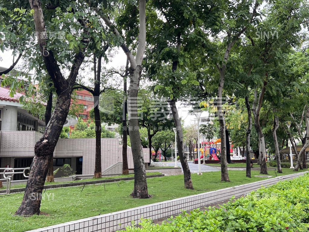 近前金捷運站稀有正街透天房屋室內格局與周邊環境