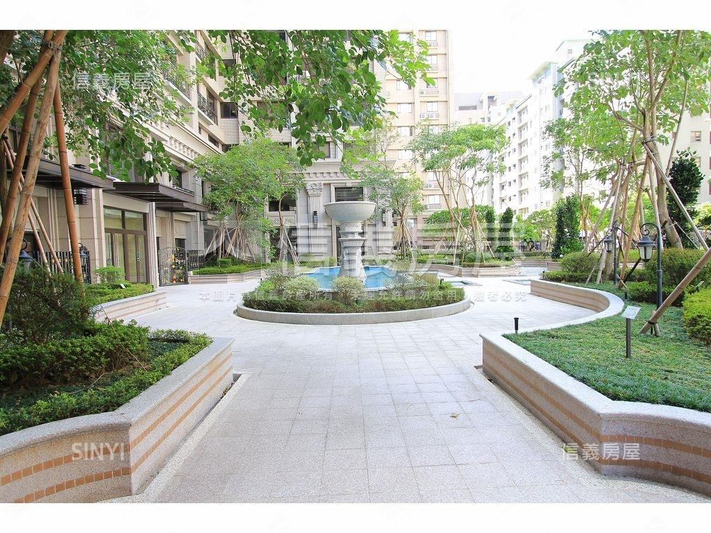 稀有高鐵臻觀｜四房雙車位房屋室內格局與周邊環境