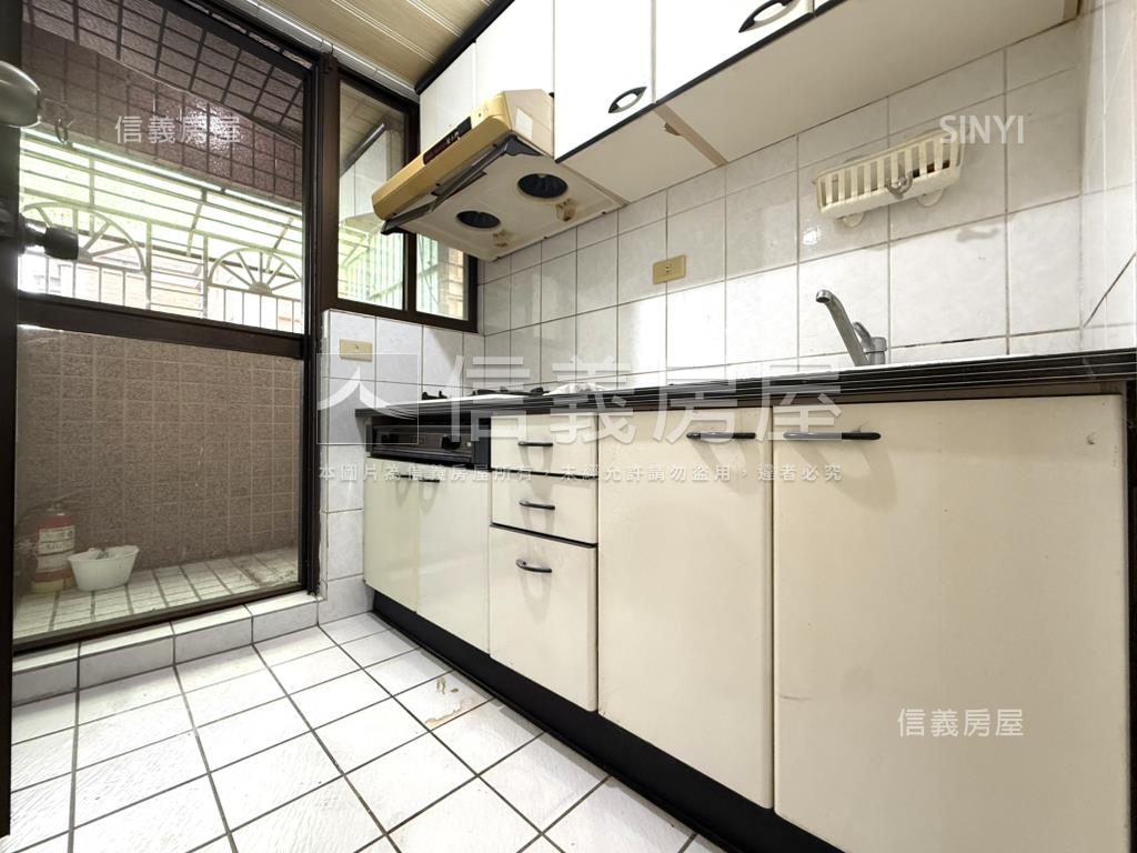 景安摩登高樓層三房房屋室內格局與周邊環境