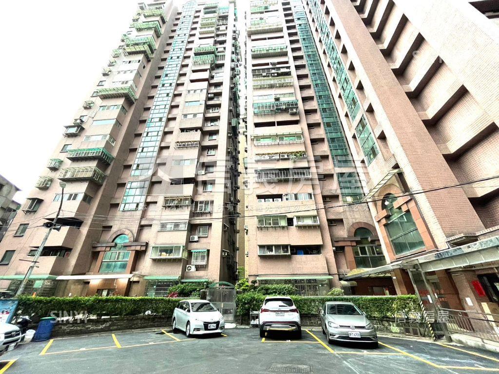 景安摩登高樓層三房房屋室內格局與周邊環境