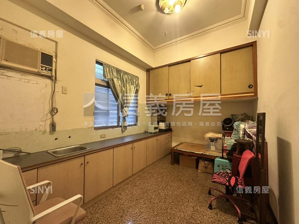 近萬大捷運，三房車位房屋室內格局與周邊環境