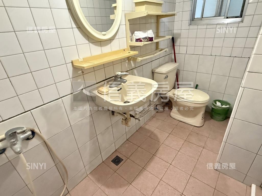 五甲南華正路熱鬧透店房屋室內格局與周邊環境