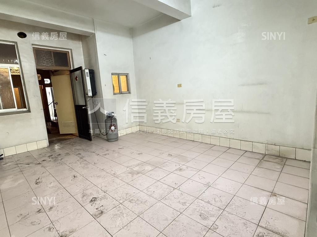 五甲南華正路熱鬧透店房屋室內格局與周邊環境