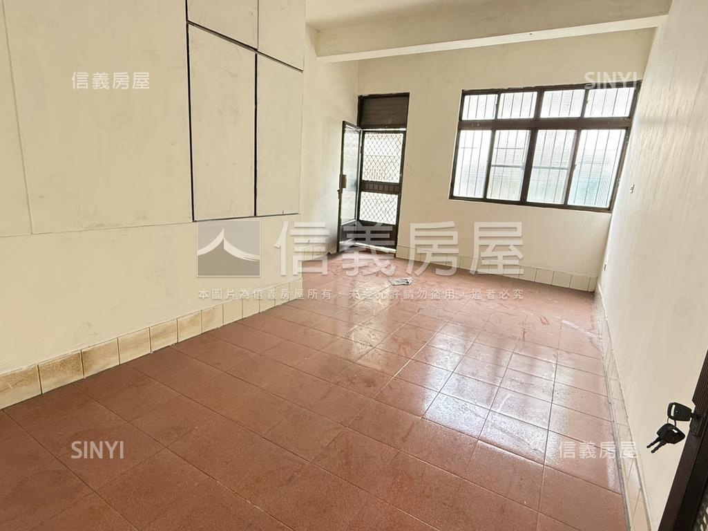 五甲南華正路熱鬧透店房屋室內格局與周邊環境