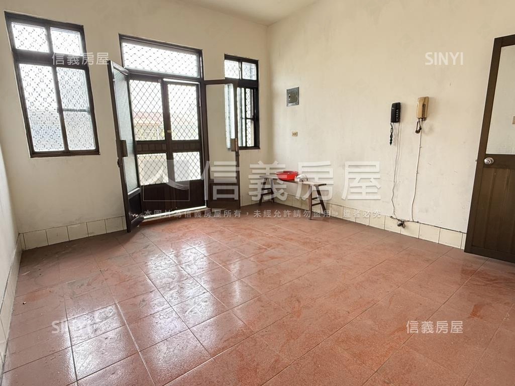 五甲南華正路熱鬧透店房屋室內格局與周邊環境