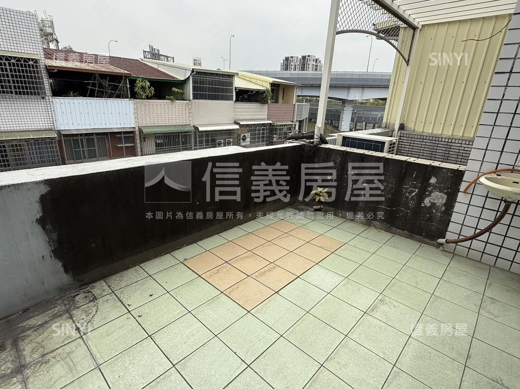 五甲南華正路熱鬧透店房屋室內格局與周邊環境