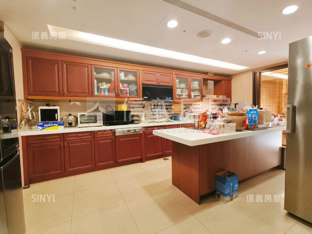 中悅國寶－氣派瑰麗美宅房屋室內格局與周邊環境