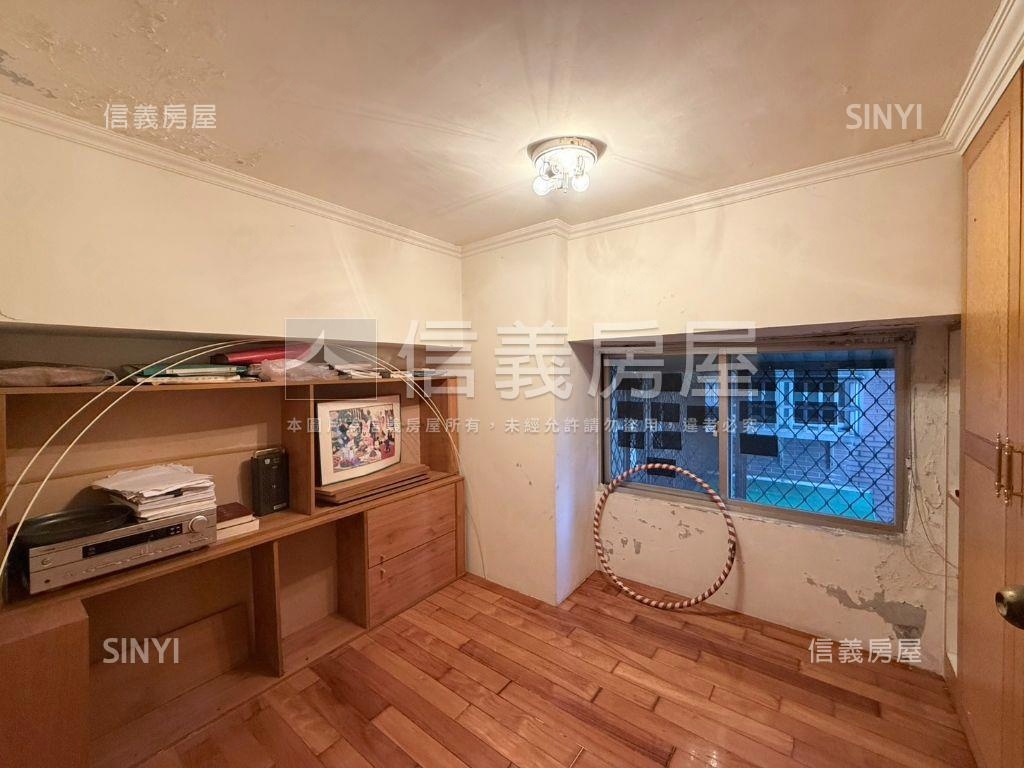 世電●挑高稀有宅房屋室內格局與周邊環境