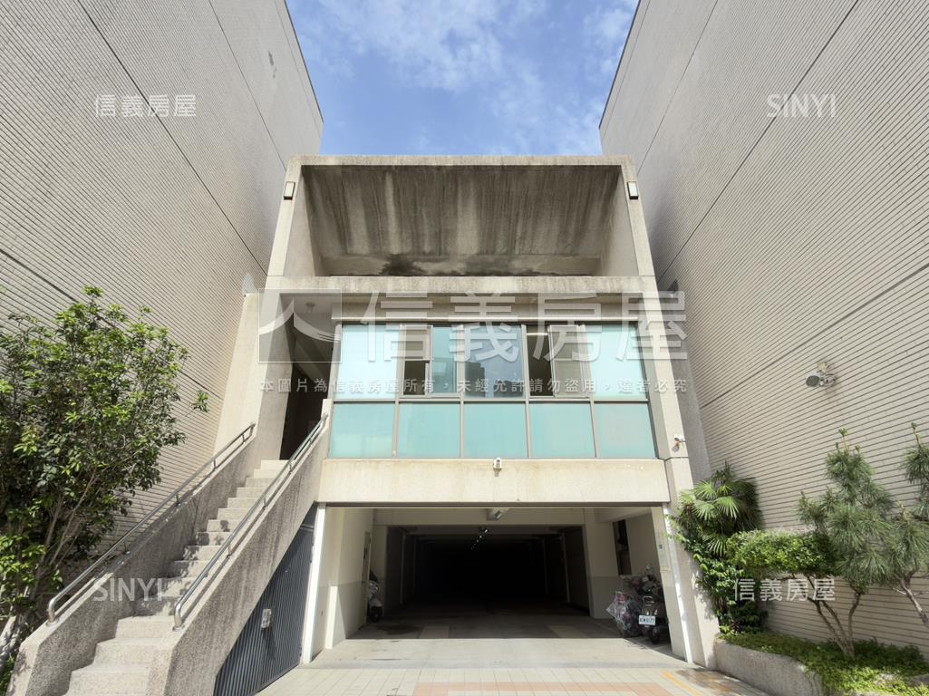 高鐵特區大面寬雙車位透天房屋室內格局與周邊環境