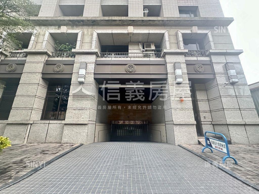 國家園首元首特區坡機車位房屋室內格局與周邊環境