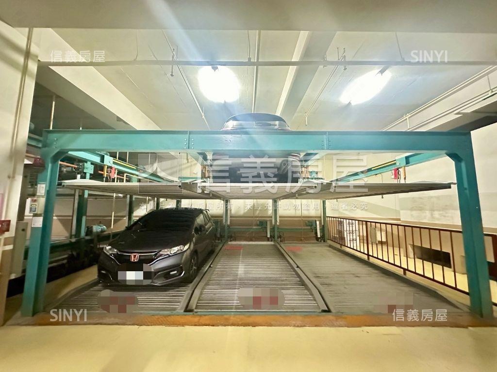 國家園首元首特區坡機車位房屋室內格局與周邊環境