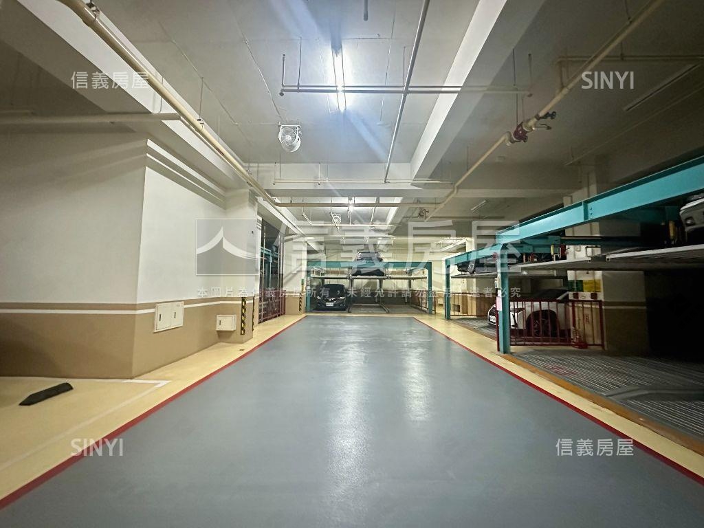 國家園首元首特區坡機車位房屋室內格局與周邊環境
